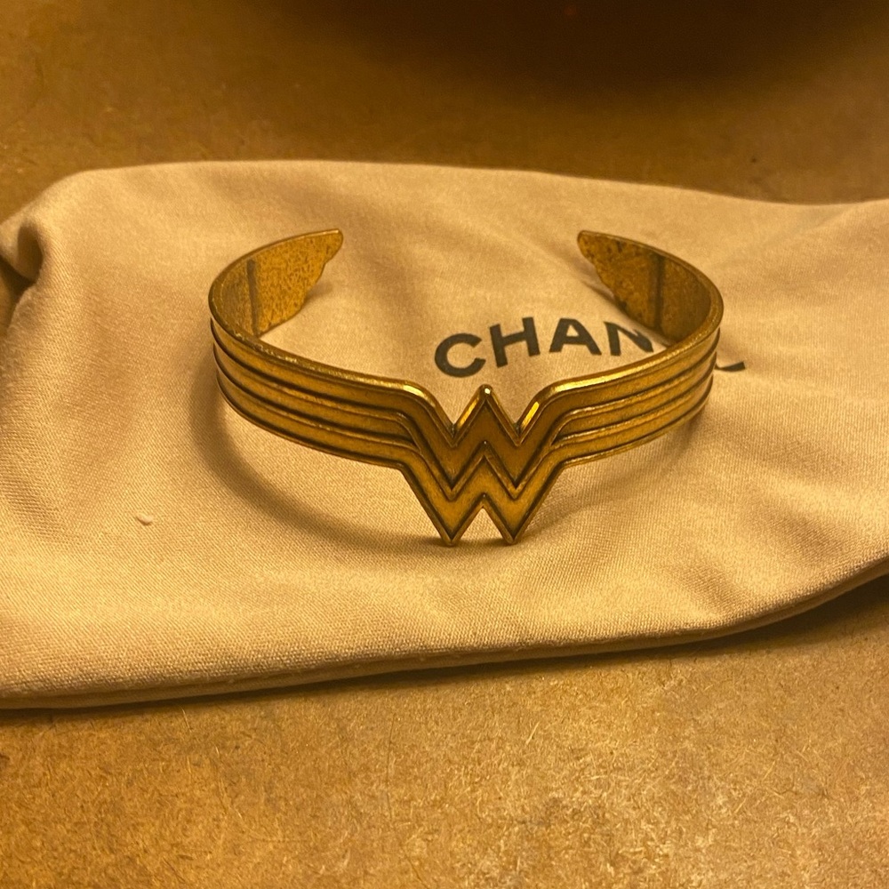 Alex and Ani Wonder Woman bracelet cuff 2017 gold toned